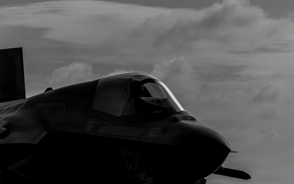 11th MEU Marines, Sailors Conduct Deck Landing Qualifications Aboard USS Boxer