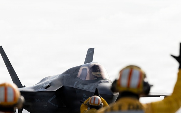 11th MEU Marines, Sailors Conduct Deck Landing Qualifications Aboard USS Boxer