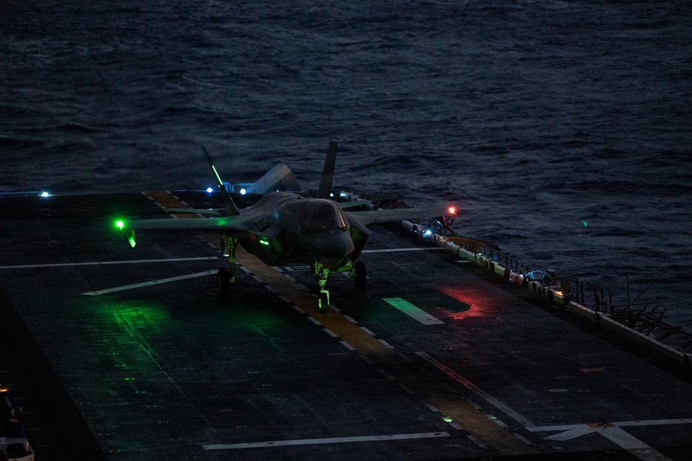 11th MEU Marines, Sailors Conduct Deck Landing Qualifications Aboard USS Boxer