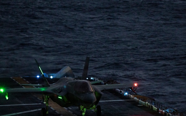 11th MEU Marines, Sailors Conduct Deck Landing Qualifications Aboard USS Boxer