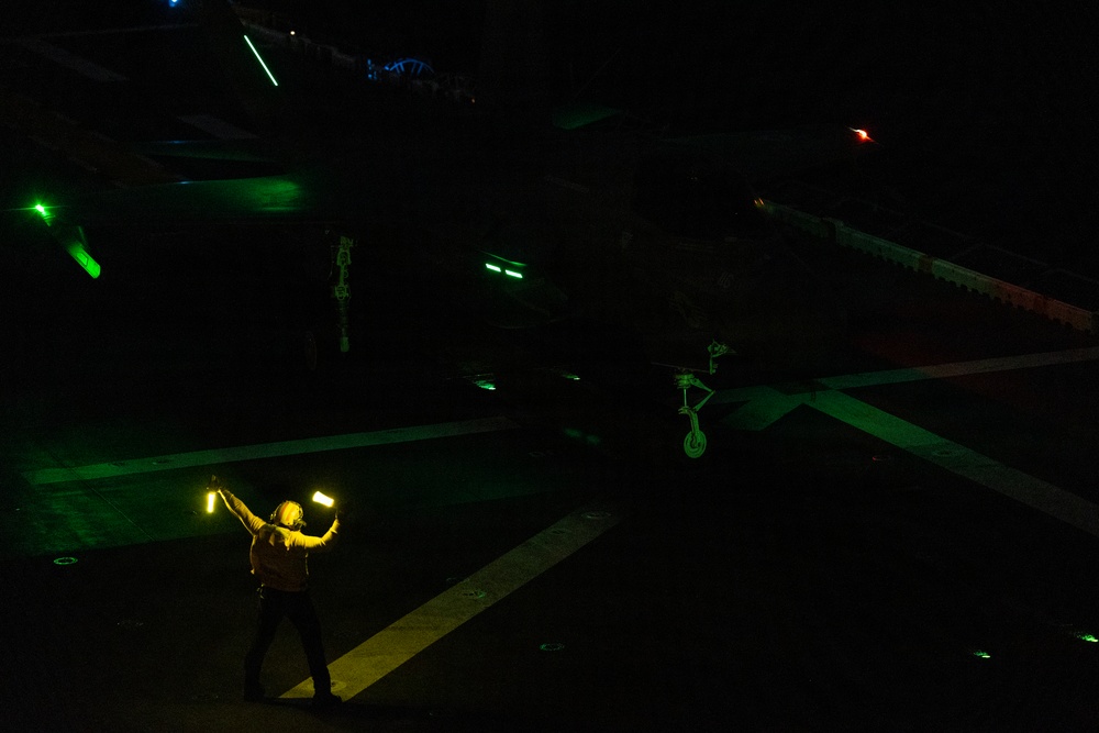 11th MEU Marines, Sailors Conduct Deck Landing Qualifications Aboard USS Boxer