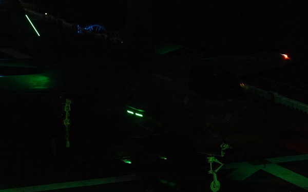 11th MEU Marines, Sailors Conduct Deck Landing Qualifications Aboard USS Boxer