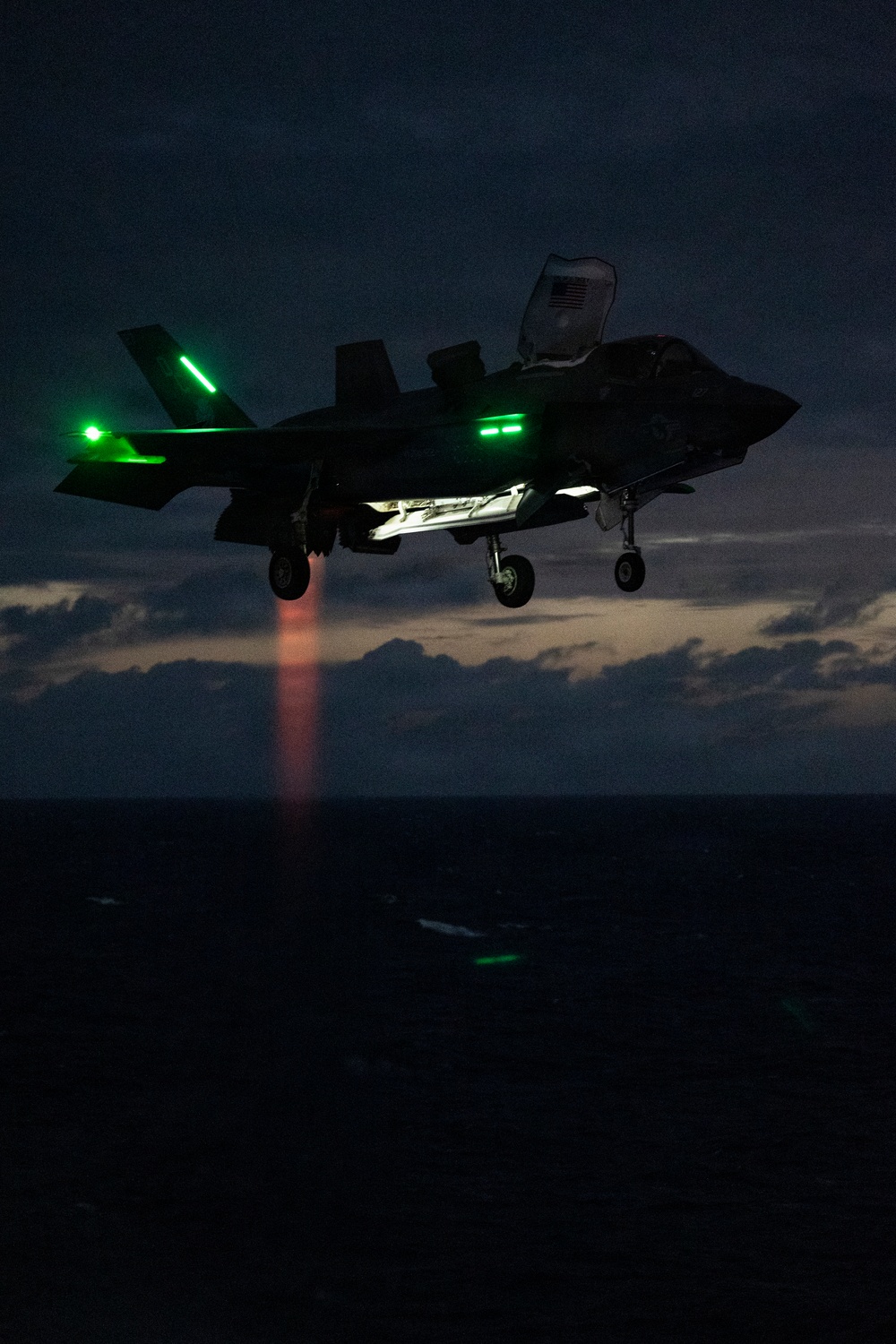 11th MEU Marines, Sailors Conduct Deck Landing Qualifications Aboard USS Boxer