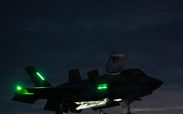 11th MEU Marines, Sailors Conduct Deck Landing Qualifications Aboard USS Boxer