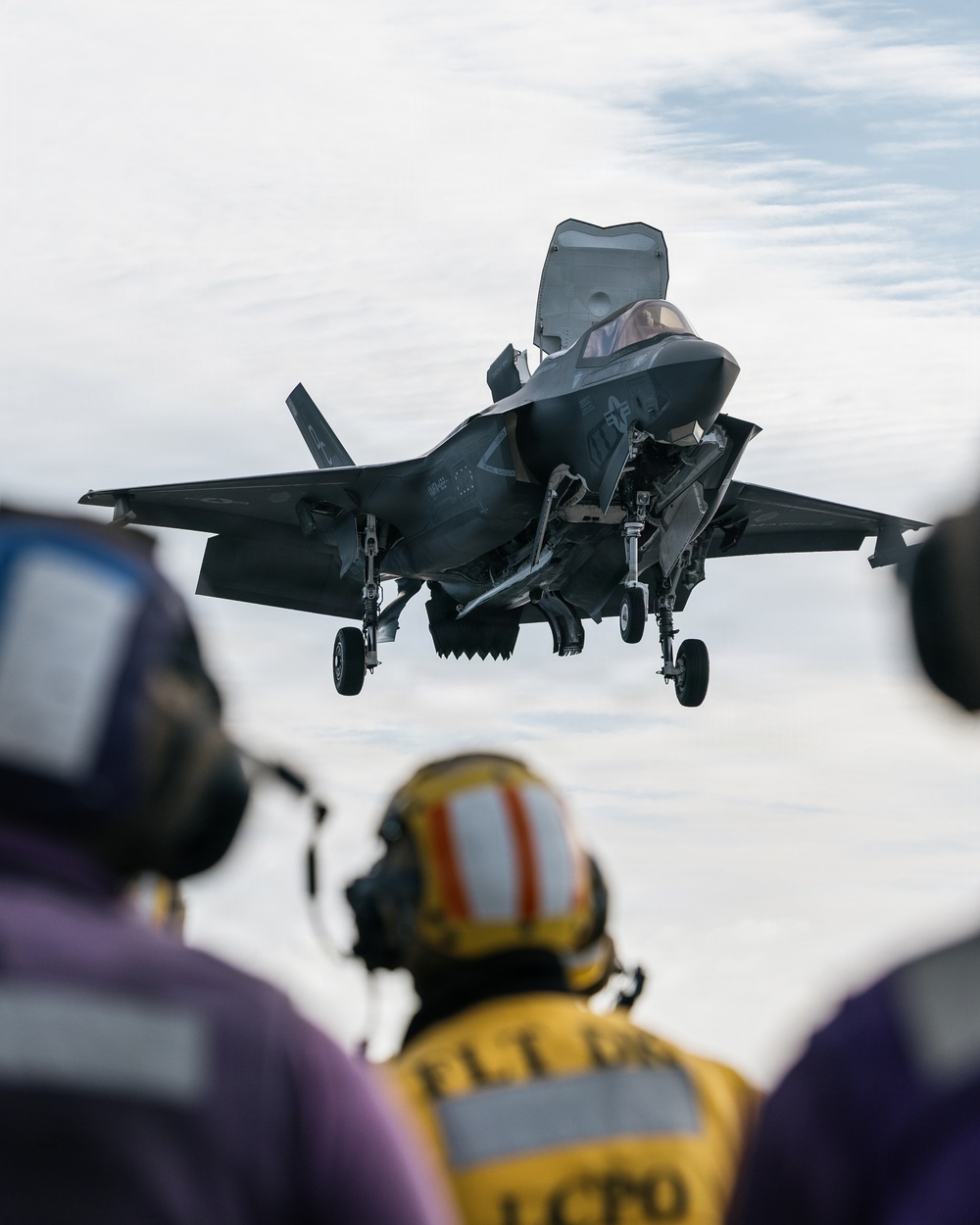 11th MEU Marines, Sailors Conduct Deck Landing Qualifications Aboard USS Boxer