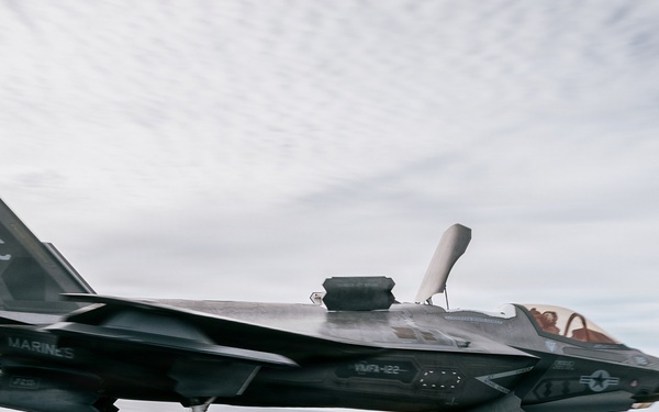 11th MEU Marines, Sailors Conduct Deck Landing Qualifications Aboard USS Boxer