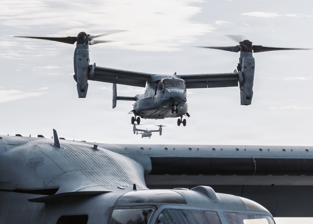 11th MEU Marines, Sailors Conduct Deck Landing Qualifications Aboard USS Boxer