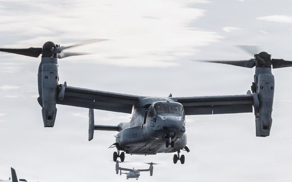 11th MEU Marines, Sailors Conduct Deck Landing Qualifications Aboard USS Boxer