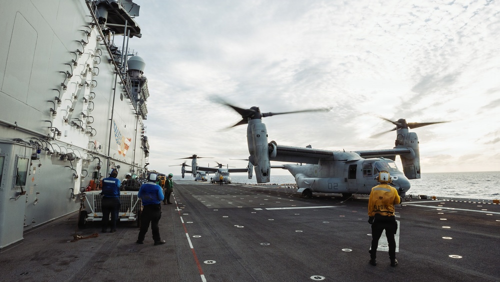 11th MEU Marines, Sailors Conduct Deck Landing Qualifications Aboard USS Boxer
