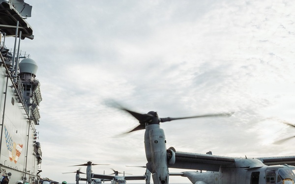 11th MEU Marines, Sailors Conduct Deck Landing Qualifications Aboard USS Boxer
