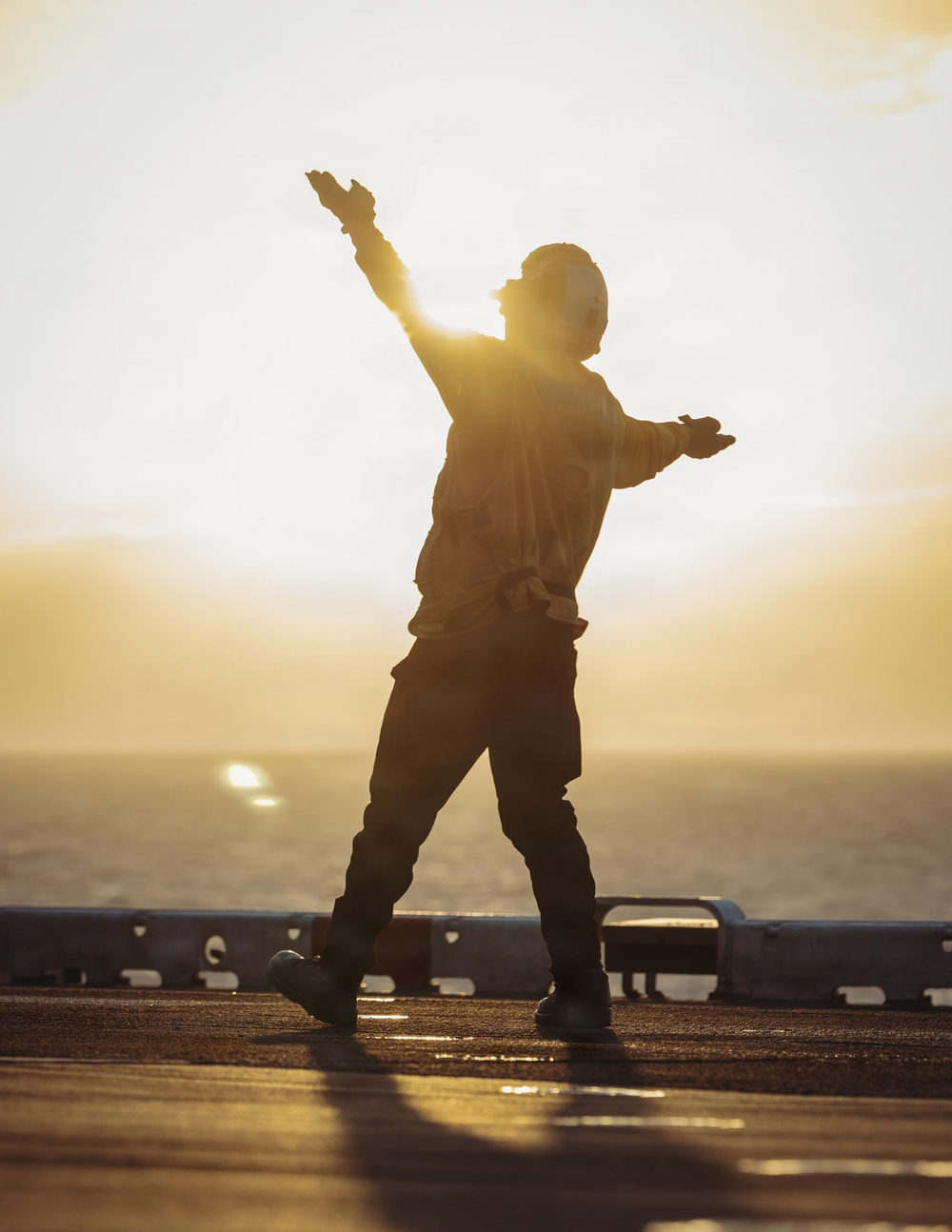 11th MEU Marines, Sailors Conduct Deck Landing Qualifications Aboard USS Boxer