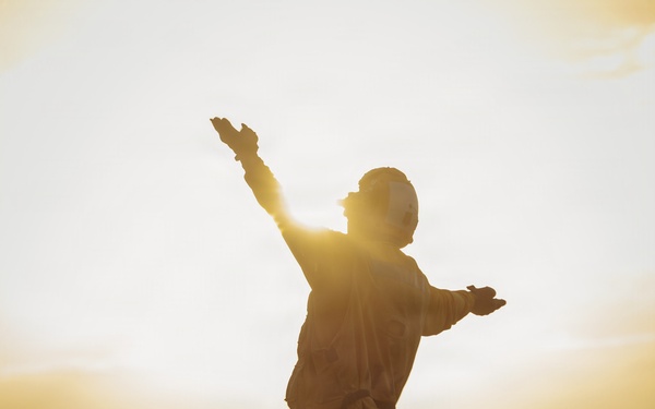 11th MEU Marines, Sailors Conduct Deck Landing Qualifications Aboard USS Boxer