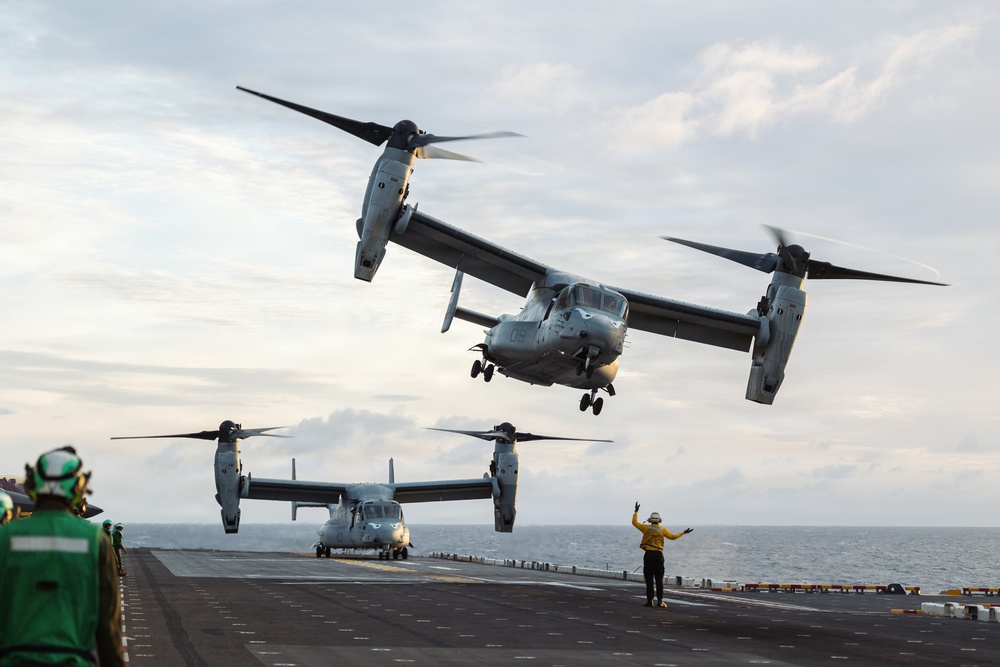 11th MEU Marines, Sailors Conduct Deck Landing Qualifications Aboard USS Boxer