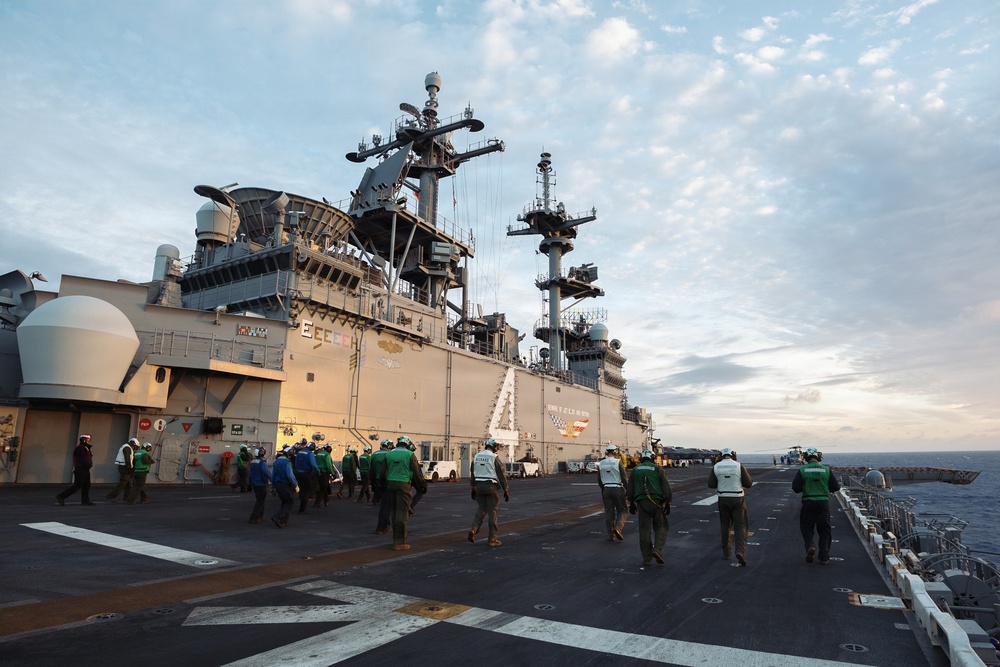 11th MEU Marines, Sailors Conduct Deck Landing Qualifications Aboard USS Boxer