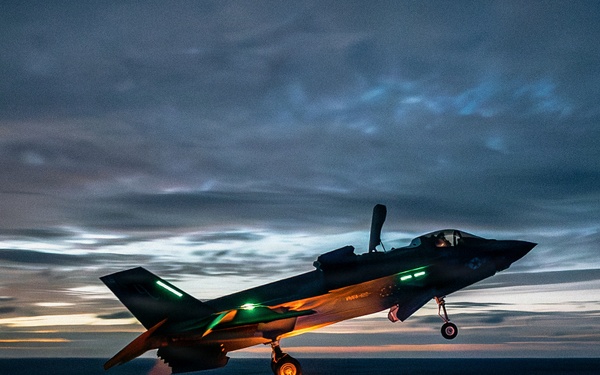11th MEU Marines, Sailors Conduct Deck Landing Qualifications Aboard USS Boxer