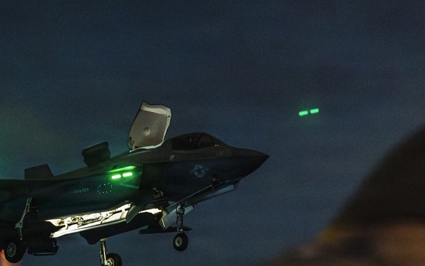 11th MEU Marines, Sailors Conduct Deck Landing Qualifications Aboard USS Boxer