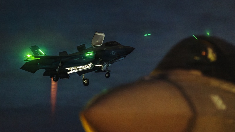 11th MEU Marines, Sailors Conduct Deck Landing Qualifications Aboard USS Boxer