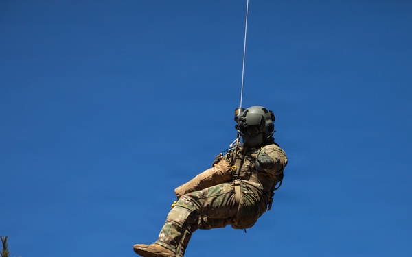 Wisconsin Army National Guard Conducts Hoist Training