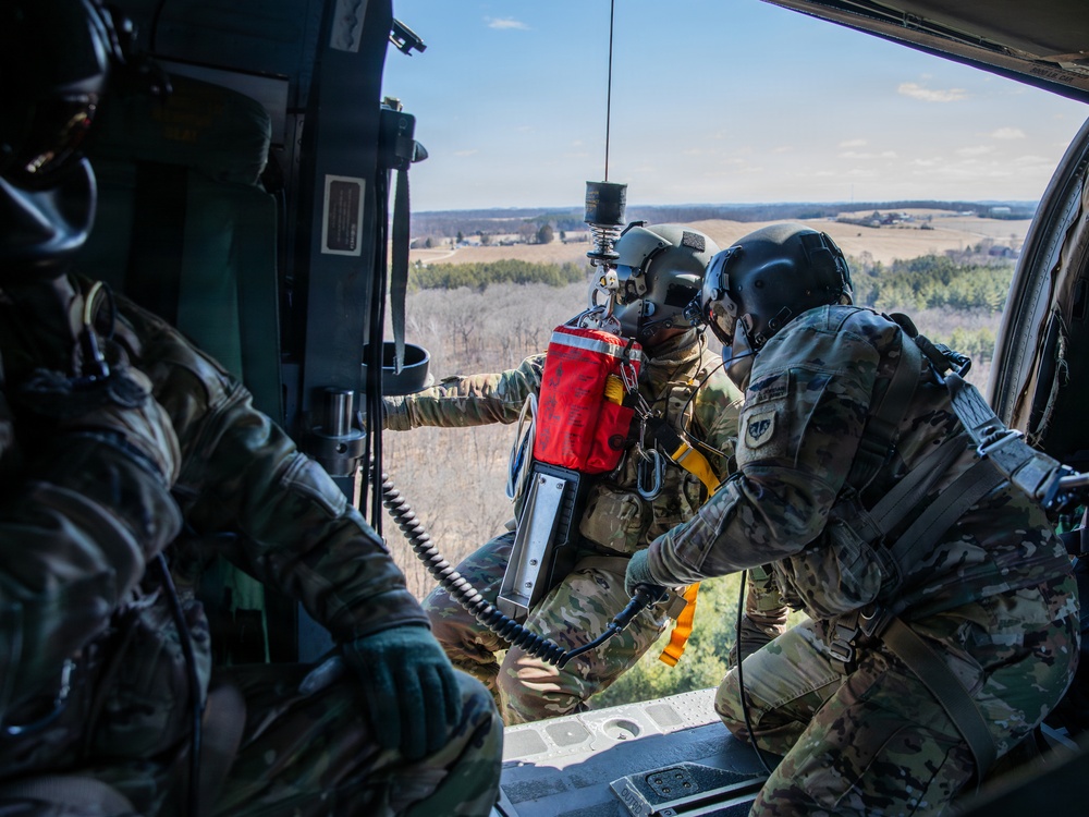 Wisconsin Army National Guard Conducts Hoist Training