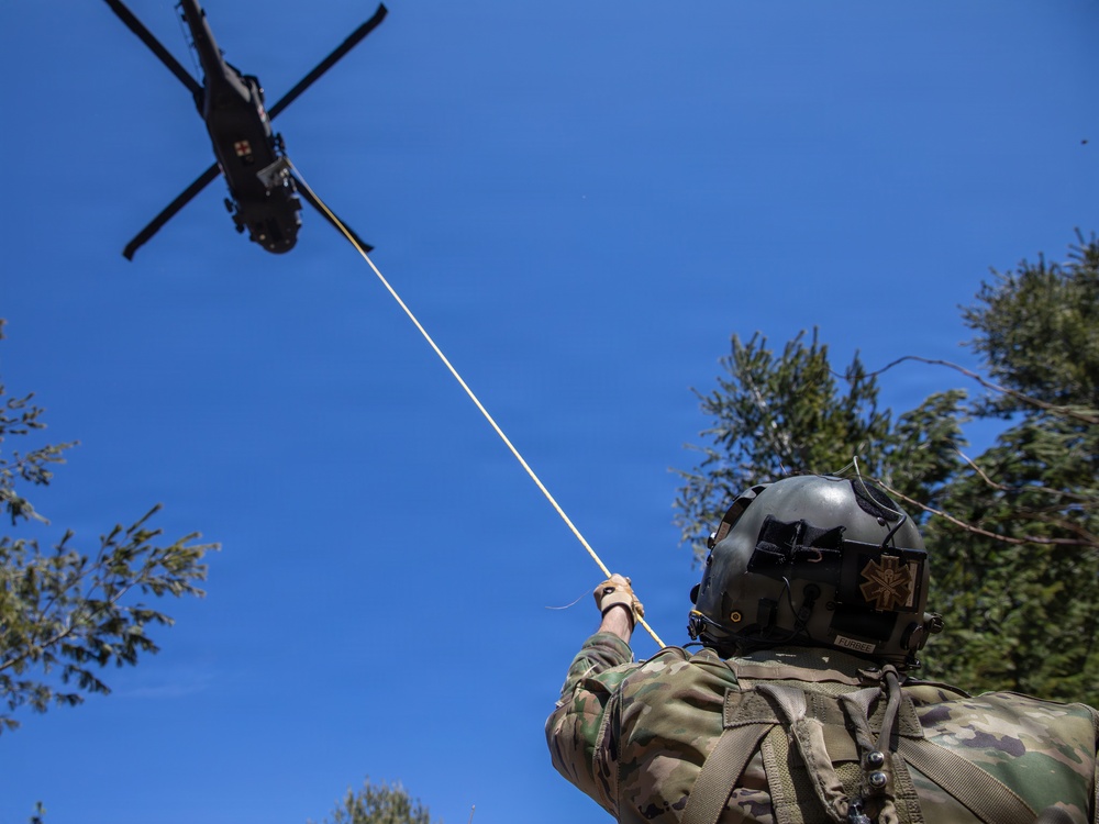 Wisconsin Army National Guard Conducts Hoist Training