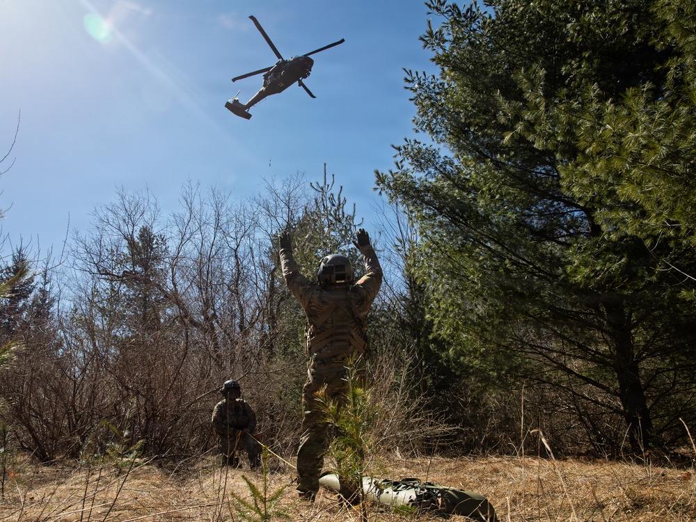 Wisconsin Army National Guard Conducts Hoist Training