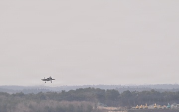 F-35A Lightning IIs arrive at Misawa Air Base