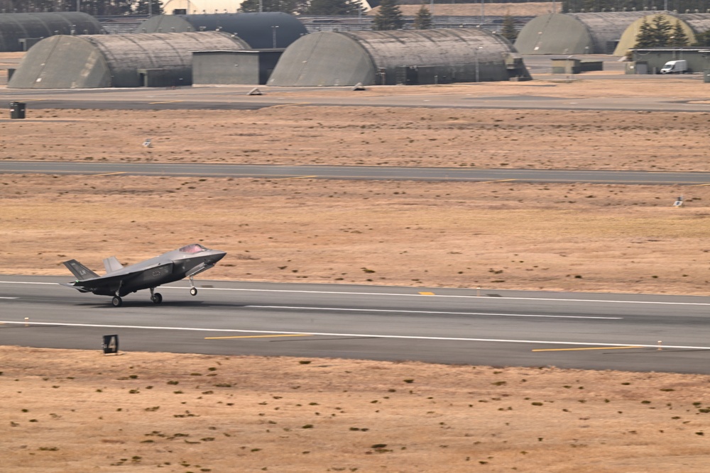 F-35A Lightning IIs arrive at Misawa Air Base