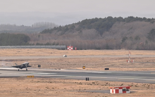 F-35A Lightning IIs arrive at Misawa Air Base