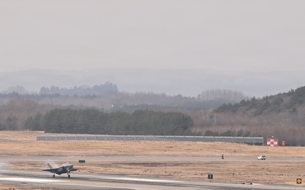 F-35A Lightning IIs arrive at Misawa Air Base