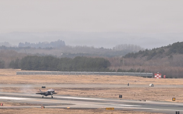 F-35A Lightning IIs arrive at Misawa Air Base