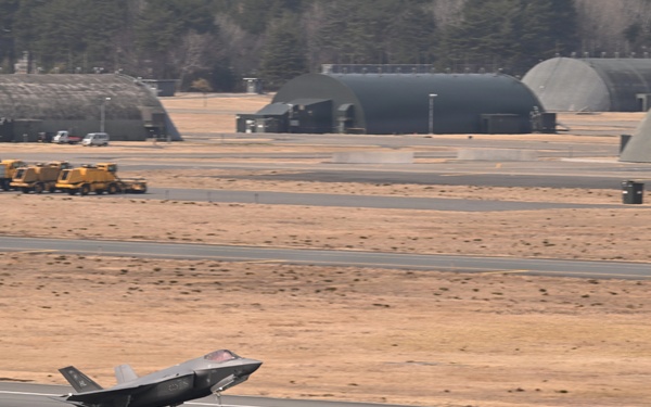 F-35A Lightning IIs arrive at Misawa Air Base