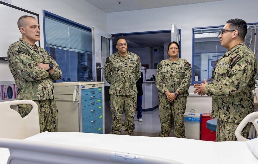 DHN Pacific Rim Director visits USNH Yokosuka, recognizes staff