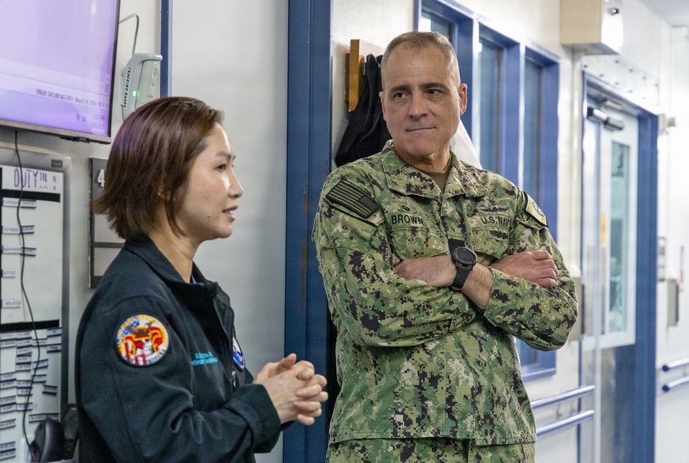 DHN Pacific Rim Director visits USNH Yokosuka, recognizes staff
