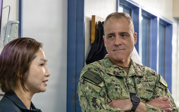 DHN Pacific Rim Director visits USNH Yokosuka, recognizes staff