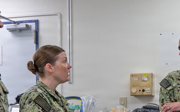 DHN Pacific Rim Director visits USNH Yokosuka, recognizes staff