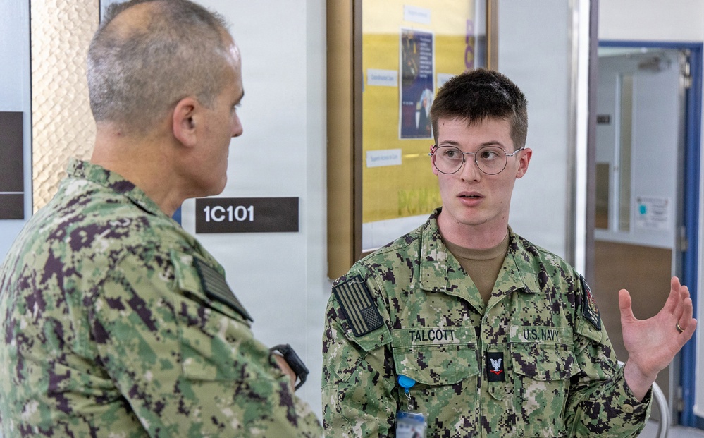DHN Pacific Rim Director visits USNH Yokosuka, recognizes staff