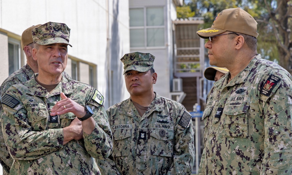 DHN Pacific Rim Director visits USNH Yokosuka, recognizes staff