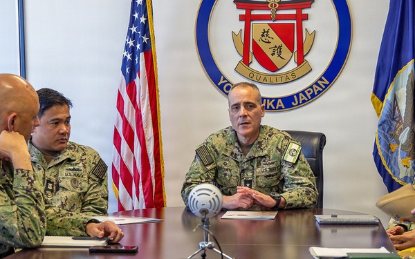 DHN Pacific Rim Director visits USNH Yokosuka, recognizes staff