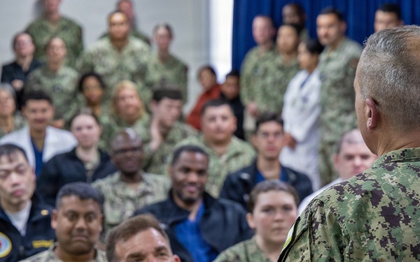 DHN Pacific Rim Director visits USNH Yokosuka, recognizes staff