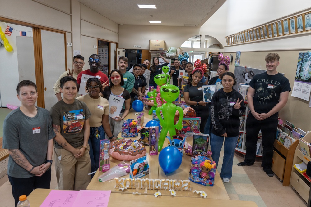 MAG-36 Marines visit local community center