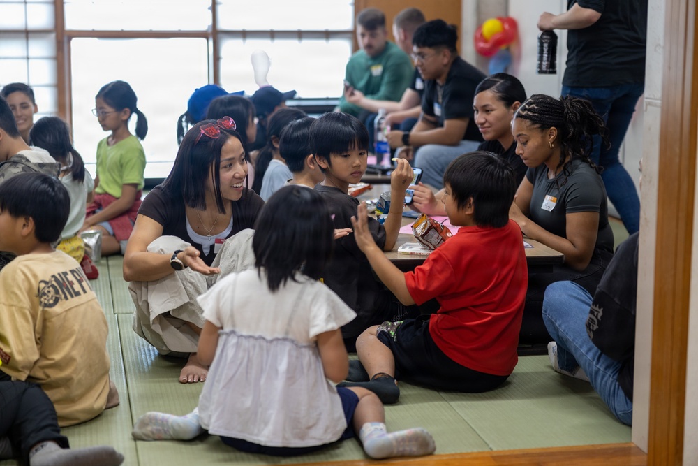 MAG-36 Marines visit local community center