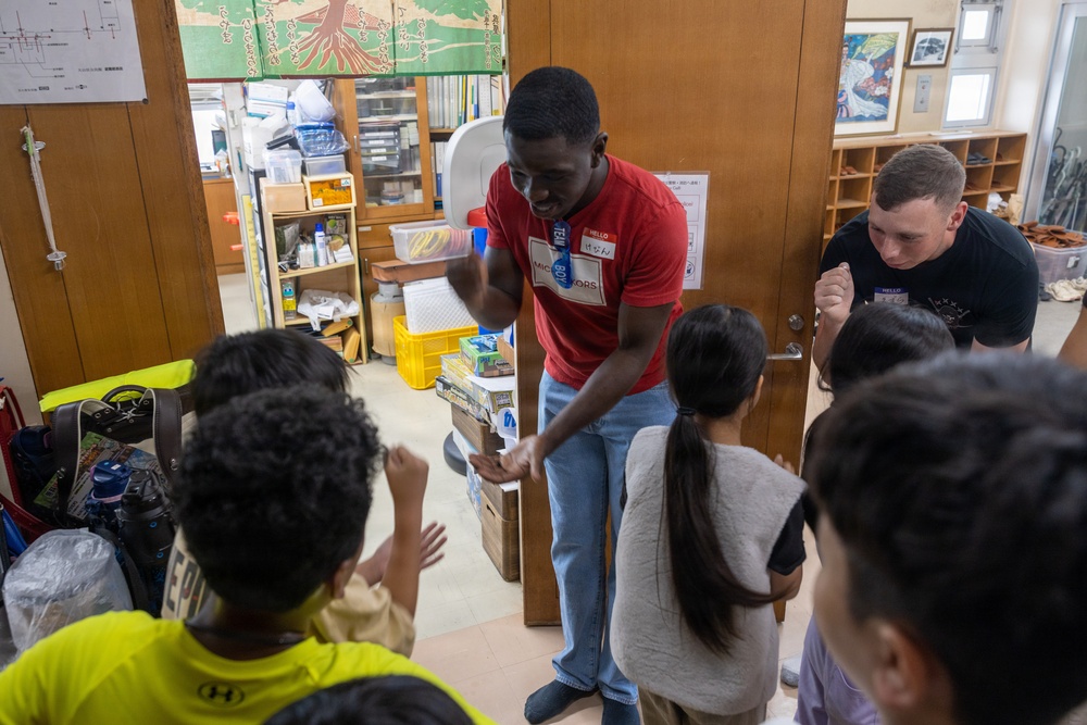 MAG-36 Marines visit local community center