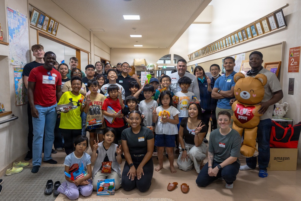 MAG-36 Marines visit local community center