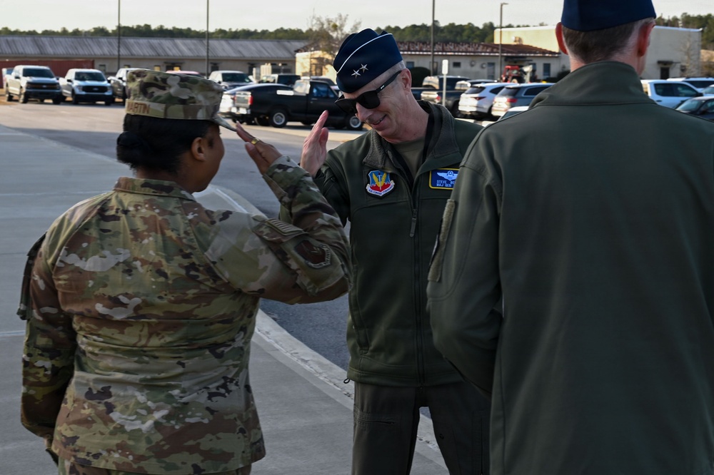 15 AF Commander, Command Chief visit 25 ATKW Headquarters