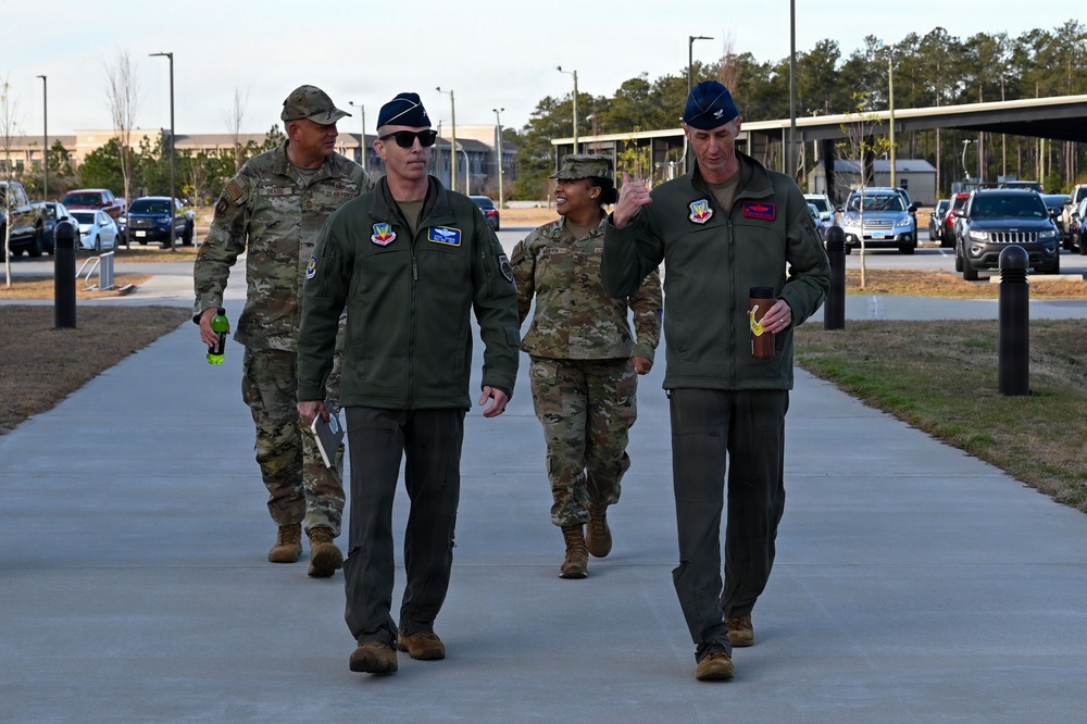 15 AF Commander, Command Chief visit 25 ATKW Headquarters