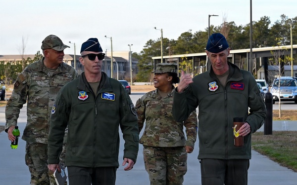 15 AF Commander, Command Chief visit 25 ATKW Headquarters