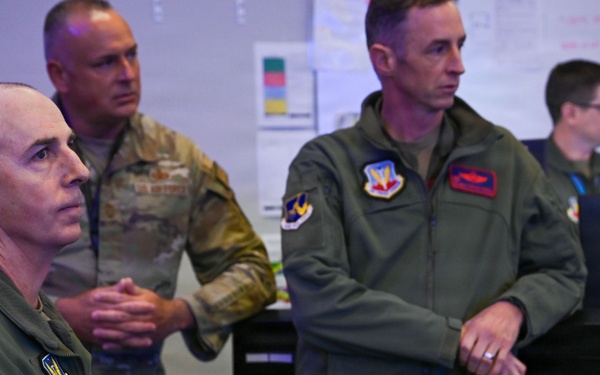 15 AF Commander, Command Chief visit 25 ATKW Headquarters