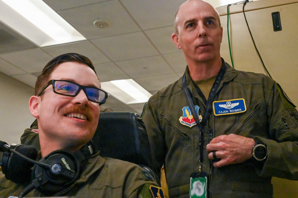 15 AF Commander, Command Chief visit 25 ATKW Headquarters