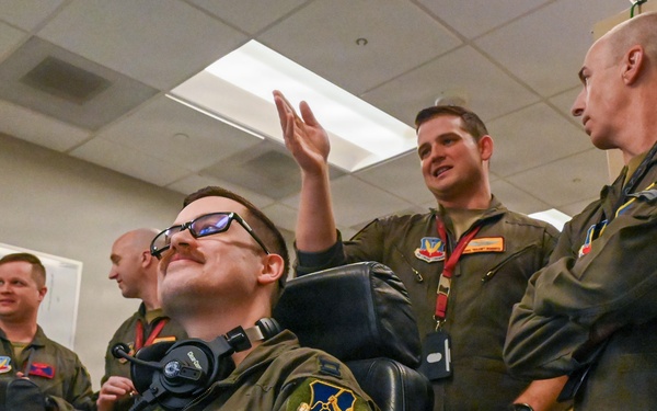 15 AF Commander, Command Chief visit 25 ATKW Headquarters