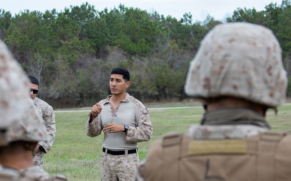 Marines with Logistics Operations School conduct Helicopter Support Team training